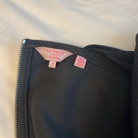 Ted Baker size 2 or xs black skater scuba dress (like new condition) - Picture 3 of 11